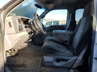 2000 Ford F-350 XL with VIN 1FTSW31F8YEA82117, listed as a Copart auction lot 82800154 with 236,161 mi miles and Salvage Title. Bid and sale history available at DreamBid. Image 7.