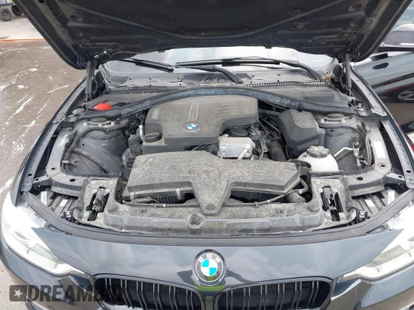 2015 BMW 3 Series 328i xDrive z VIN WBA3B5G56FNS18880, wystawiony jako IAAI lot #42454124 z przebiegiem 63 217 mil mil oraz . Historia ofert i sprzedaży dostępna na DreamBid. Obrazek 10.