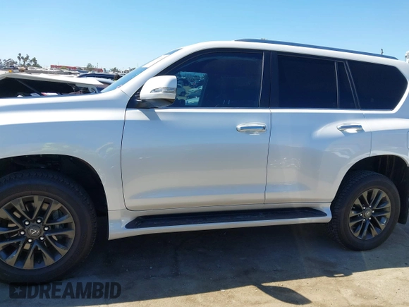 2023 Lexus GX 460 Premium z VIN JTJAM7BX0P5372248, wystawiony jako IAAI lot #41809512 z przebiegiem 13 280 mil mil oraz . Historia ofert i sprzedaży dostępna na DreamBid. Obrazek 14.
