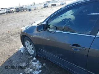 2011 Nissan Altima 2.5 S with VIN 1N4AL2AP4BN502508, listed as a IAAI auction lot 41929235 with 176,901 mi miles. Bid and sale history available at carsss.com. Image 16.