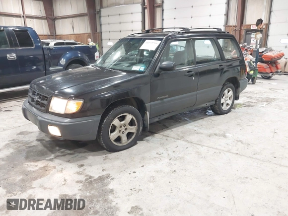 1998 Subaru Forester L with VIN JF1SF6353WH776091, listed as a IAAI auction lot 41573799 with 170,851 mi miles. Bid and sale history available at carsss.com. Image 2.