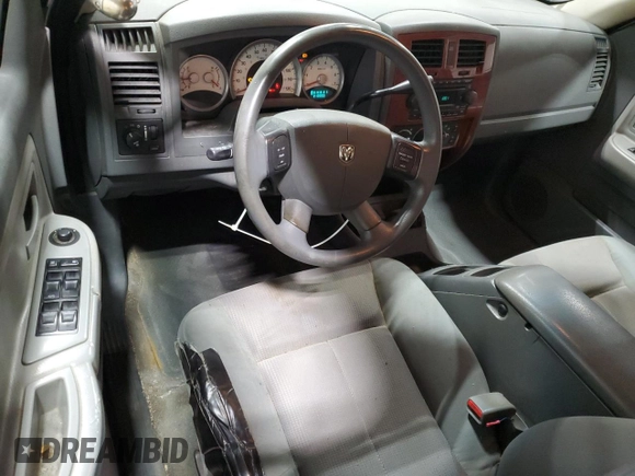 2005 Dodge Dakota SLT z VIN 1D7HW48K15S245809, wystawiony jako Copart lot #76278454 z przebiegiem 213 993 mil mil oraz Czysty tytuł • Clean title. Historia ofert i sprzedaży dostępna na DreamBid. Obrazek 8.