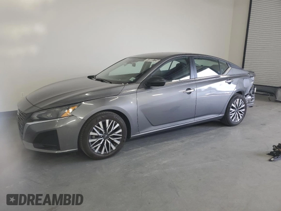 2024 Nissan Altima 2.5 SV with VIN 1N4BL4DV2RN383880, listed as a Copart auction lot 53808725 with 31,211 mi miles and Clean Title. Bid and sale history available at carsss.com. Image 1.