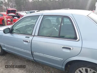 2003 Ford Crown Victoria LX z VIN 2FAFP74W83X180076, wystawiony jako IAAI lot #41744980 z przebiegiem 254 465 mil mil oraz . Historia ofert i sprzedaży dostępna na DreamBid. Obrazek 15.