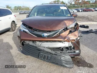2022 Toyota Sienna XLE with VIN 5TDJRKEC4NS094526, listed as a IAAI auction lot 41399573 with 107,026 mi miles. Bid and sale history available at carsss.com. Image 12.