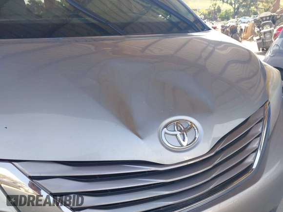 2017 Toyota Sienna XLE Auto Access Seat with VIN 5TDYZ3DC1HS805349, listed as a IAAI auction lot 42273787 with 184,347 mi miles and . Bid and sale history available at DreamBid. Image 6.