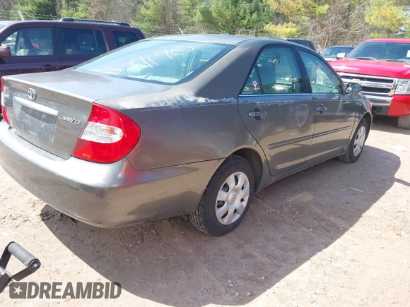 2004 Toyota Camry LE with VIN 4T1BE32K24U895575, listed as a IAAI auction lot 42067190 with 283,333 mi miles. Bid and sale history available at carsss.com. Image 4.