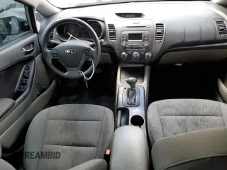 2016 Kia Forte LX z VIN KNAFK4A67G5486590, wystawiony jako Copart lot #52322535 z przebiegiem 191 541 mil mil oraz Szkoda całkowita • Salvage title. Historia ofert i sprzedaży dostępna na DreamBid. Obrazek 8.