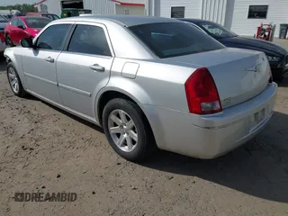 2006 Chrysler 300 Touring with VIN 2C3KA53G26H459048, listed as a IAAI auction lot 42049103 with 256,564 mi miles. Bid and sale history available at carsss.com. Image 3.
