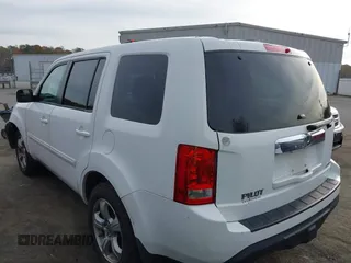 2015 Honda Pilot EX-L with VIN 5FNYF4H51FB010541, listed as a IAAI auction lot 40893246 with 215,295 mi miles and . Bid and sale history available at carsss.com. Image 3.