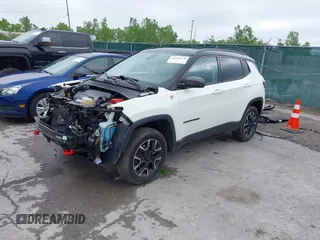 2020 Jeep Compass Trailhawk z VIN 3C4NJDDB8LT195584, wystawiony jako IAAI lot #42295678 z przebiegiem 99 762 mil mil oraz . Historia ofert i sprzedaży dostępna na DreamBid. Obrazek 18.