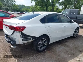 2021 Kia Forte LXS z VIN 3KPF24AD5ME331800, wystawiony jako IAAI lot #42505141 z przebiegiem 89 236 mil mil oraz . Historia ofert i sprzedaży dostępna na DreamBid. Obrazek 4.