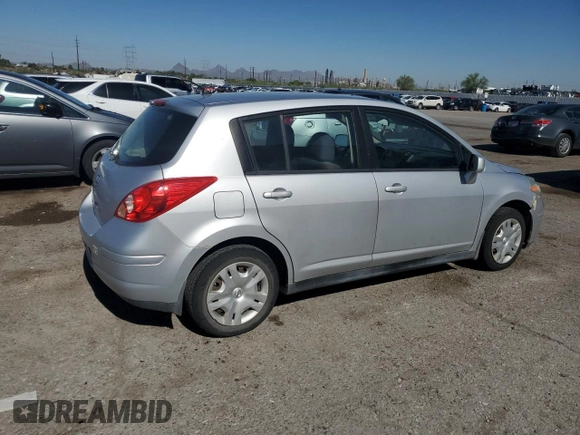 2010 Nissan Versa S z VIN 3N1BC1CP4AL380966, wystawiony jako Copart lot #66180935 z przebiegiem 166 770 mil mil oraz Czysty tytuł • Clean title. Historia ofert i sprzedaży dostępna na DreamBid. Obrazek 3.
