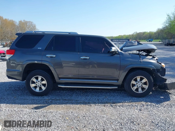 2013 Toyota 4Runner SR5 z VIN JTEZU5JR8D5053197, wystawiony jako IAAI lot #41973107 z przebiegiem 217 750 mil mil oraz . Historia ofert i sprzedaży dostępna na DreamBid. Obrazek 13.