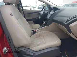 2016 Ford Focus SE z VIN 1FADP3F27GL241382, wystawiony jako IAAI lot #42790565 z przebiegiem 149 762 mil mil oraz . Historia ofert i sprzedaży dostępna na DreamBid. Obrazek 5.