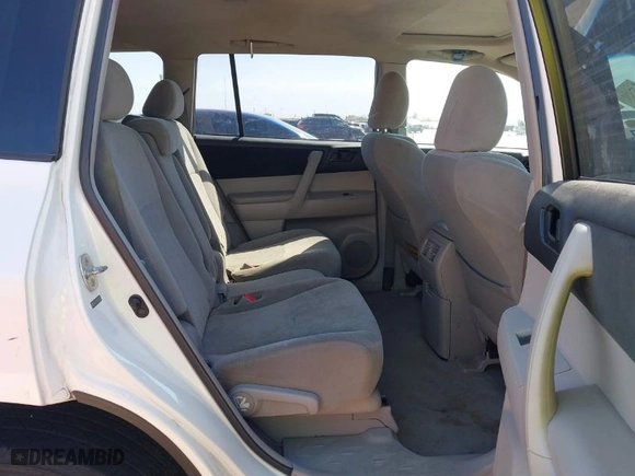 2010 Toyota Highlander with VIN 5TDBK3EH5AS036283, listed as a IAAI auction lot 41752471 with 270,323 mi miles. Bid and sale history available at carsss.com. Image 8.