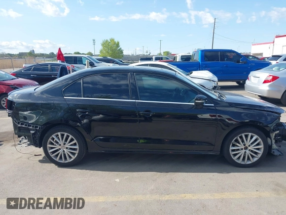 2015 Volkswagen Jetta SE z VIN 3VWD17AJ4FM235602, wystawiony jako IAAI lot #42073616 z przebiegiem 183 291 mil mil oraz . Historia ofert i sprzedaży dostępna na DreamBid. Obrazek 14.