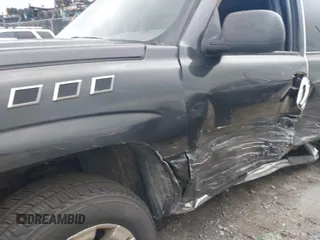 2004 Chevrolet Avalanche with VIN 3GNEC12T64G152478, listed as a IAAI auction lot 42329636 with 231,303 mi miles and . Bid and sale history available at DreamBid. Image 6.