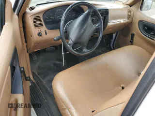 1996 Ford Ranger XLT z VIN 1FTCR10X1TUC90736, wystawiony jako Copart lot #56605575 z przebiegiem 94 262 mil mil oraz Tytuł czysty. Historia ofert i sprzedaży dostępna na DreamBid. Obrazek 8.