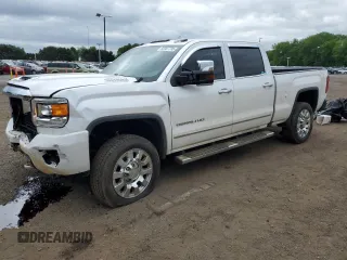 2019 GMC Sierra 2500HD Denali z VIN 1GT12SEY1KF128143, wystawiony jako Copart lot #56387735 z przebiegiem 117 742 mil mil oraz Szkoda całkowita • Salvage title. Historia ofert i sprzedaży dostępna na DreamBid. Obrazek 1.