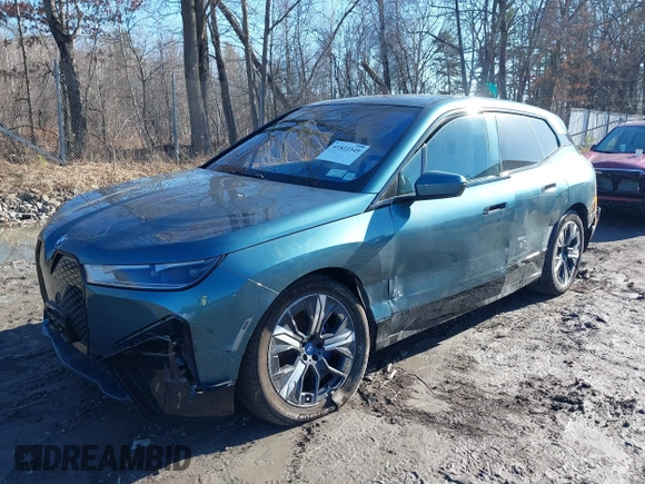 2025 BMW iX xDrive50 z VIN WB523CF09SCS94052, wystawiony jako IAAI lot #41822349 z przebiegiem 1233 mil mil oraz . Historia ofert i sprzedaży dostępna na DreamBid. Obrazek 6.