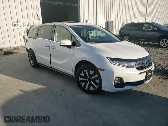 2025 Honda Odyssey EX-L with VIN 5FNRL6H60SB005200, listed as a Copart auction lot 45318305 with 3,250 mi miles and Salvage Title. Bid and sale history available at carsss.com. Image 13.