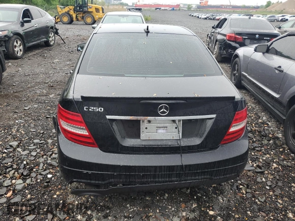 2012 Mercedes-Benz C 250 Sport z VIN WDDGF4HB0CR209206, wystawiony jako Copart lot #56493865 z przebiegiem 98 888 mil mil oraz Szkoda całkowita • Salvage title. Historia ofert i sprzedaży dostępna na DreamBid. Obrazek 6.