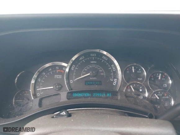 2005 Cadillac Escalade with VIN 1GYEC63TX5R203156, listed as a IAAI auction lot 41937137 with 239,919 mi miles. Bid and sale history available at carsss.com. Image 7.
