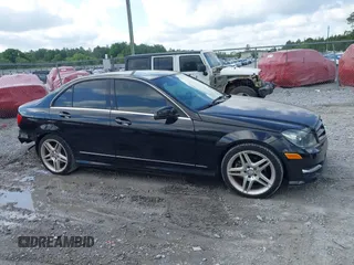 2014 Mercedes-Benz C 250 Sport z VIN WDDGF4HB0EA966267, wystawiony jako IAAI lot #42133802 z przebiegiem 62 494 mil mil oraz . Historia ofert i sprzedaży dostępna na DreamBid. Obrazek 13.