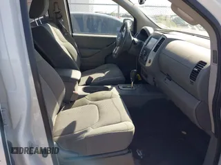 2021 Nissan Frontier SV z VIN 1N6ED0EA7MN705315, wystawiony jako IAAI lot #42080403 z przebiegiem 44 031 mil mil oraz . Historia ofert i sprzedaży dostępna na DreamBid. Obrazek 5.