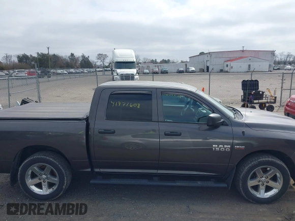 2017 Ram 1500 Express z VIN 3C6RR7KT2HG796410, wystawiony jako IAAI lot #41771608 z przebiegiem 140 662 mil mil oraz . Historia ofert i sprzedaży dostępna na DreamBid. Obrazek 13.