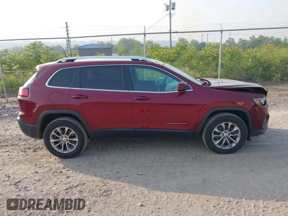 2020 Jeep Cherokee Latitude Plus z VIN 1C4PJMLB6LD585258, wystawiony jako IAAI lot #42411918 z przebiegiem 42 097 mil mil oraz . Historia ofert i sprzedaży dostępna na DreamBid. Obrazek 13.