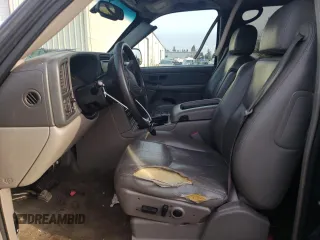 2004 Chevrolet Suburban LT with VIN 3GNEC16T34G337436, listed as a Copart auction lot 43124235 with 233,453 mi miles and Salvage Title. Bid and sale history available at carsss.com. Image 7.
