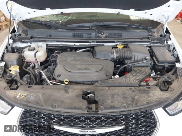 2022 Chrysler Pacifica Touring L with VIN 2C4RC1BGXNR144831, listed as a IAAI auction lot 40473026 with 36,495 mi miles and . Bid and sale history available at DreamBid. Image 10.