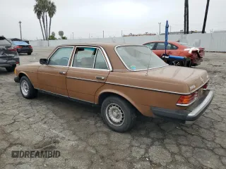 1981 Mercedes-Benz 300 with VIN WDBAB30A3BB219467, listed as a Copart auction lot 76183454 with 123,938 mi miles and Clean Title. Bid and sale history available at carsss.com. Image 2.