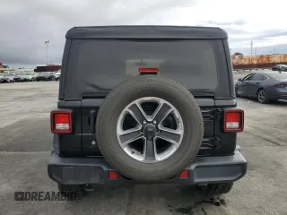 2018 Jeep Wrangler Unlimited Sahara z VIN 1C4HJXEN0JW331477, wystawiony jako Copart lot #49520785 z przebiegiem 98 413 mil mil oraz Szkoda całkowita • Salvage title. Historia ofert i sprzedaży dostępna na DreamBid. Obrazek 6.