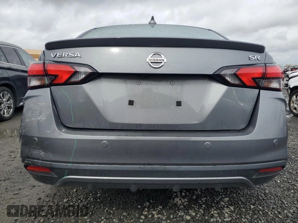 2021 Nissan Versa SR z VIN 3N1CN8FV7ML849554, wystawiony jako Copart lot #49705365 z przebiegiem 72 908 mil mil oraz Szkoda całkowita • Salvage title. Historia ofert i sprzedaży dostępna na DreamBid. Obrazek 6.