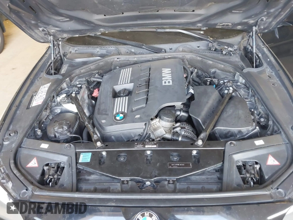 2011 BMW 5 Series 528i with VIN WBAFR1C50BC736884, listed as a IAAI auction lot 41834787 with 284,117 mi miles and . Bid and sale history available at carsss.com. Image 10.
