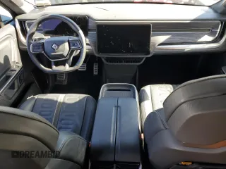 2023 Rivian R1S Adventure z VIN 7PDSGABA3PN018823, wystawiony jako Copart lot #53184595 z przebiegiem 36 677 mil mil oraz Szkoda całkowita • Salvage title. Historia ofert i sprzedaży dostępna na DreamBid. Obrazek 8.