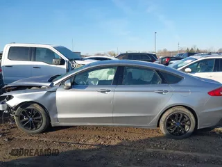 2020 Ford Fusion SE with VIN 3FA6P0HD6LR222565, listed as a IAAI auction lot 41784409 with 27,345 mi miles. Bid and sale history available at carsss.com. Image 14.