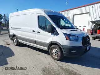 2022 Ford Transit Cargo z VIN 1FTBR2CG0NKA17606, wystawiony jako IAAI lot #41061434 z przebiegiem 64 062 mil mil oraz . Historia ofert i sprzedaży dostępna na DreamBid. Obrazek 1.