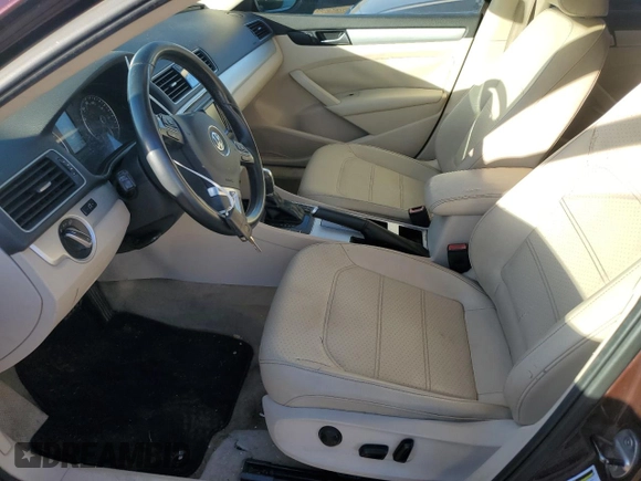 2012 Volkswagen Passat SE z VIN 1VWBP7A32CC092072, wystawiony jako Copart lot #83381494 z przebiegiem 259 949 mil mil oraz Szkoda całkowita • Salvage title. Historia ofert i sprzedaży dostępna na DreamBid. Obrazek 7.
