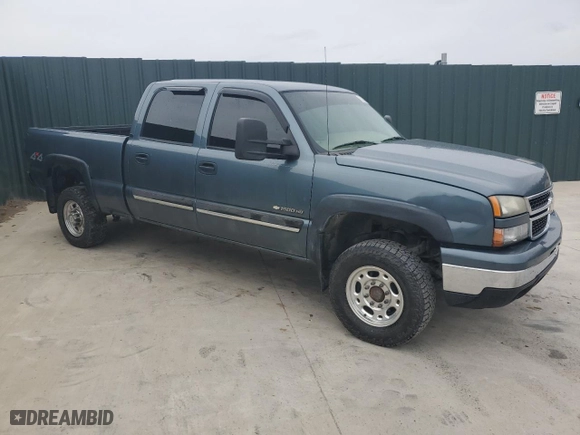 2006 Chevrolet Silverado 1500HD LT1 with VIN 1GCGK13U76F183898, listed as a Copart auction lot 46051225 with 193,618 mi miles and Clean Title. Bid and sale history available at carsss.com. Image 4.