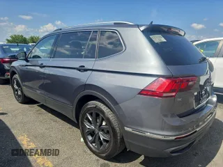 2024 Volkswagen Tiguan SE z VIN 3VV3B7AX3RM106966, wystawiony jako IAAI lot #42809081 z przebiegiem 32 302 mil mil oraz . Historia ofert i sprzedaży dostępna na DreamBid. Obrazek 9.