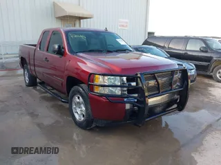 2008 Chevrolet Silverado 1500 1LT with VIN 1GCEK19J18Z329010, listed as a IAAI auction lot 41981882 with 175,091 mi miles and . Bid and sale history available at DreamBid. Image 1.