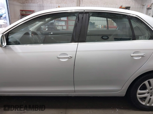 2007 Volkswagen Jetta 2.5 с VIN 3VWDF71K47M018384, выставлен на аукционе IAAI как лот 41400272 с пробегом 103 582 миль миль и . История ставок и продаж доступна на DreamBid. Изображение 14.