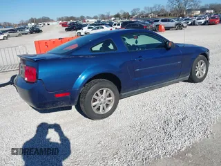2007 Ford Mustang Deluxe with VIN 1ZVFT80N575315401, listed as a IAAI auction lot 41698515 with 157,141 mi miles. Bid and sale history available at carsss.com. Image 4.