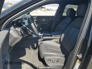 2024 Audi Q8 e-tron z VIN WA1BAAGE8RB038603, wystawiony jako Copart lot #70834514 z przebiegiem 7300 mil mil oraz Szkody całkowita. Historia ofert i sprzedaży dostępna na DreamBid. Obrazek 7.