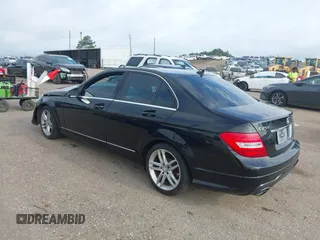 2014 Mercedes-Benz C 250 Sport с VIN WDDGF4HBXEA961769, выставлен на аукционе IAAI как лот 42474680 с пробегом 174 724 миль миль и . История ставок и продаж доступна на DreamBid. Изображение 3.