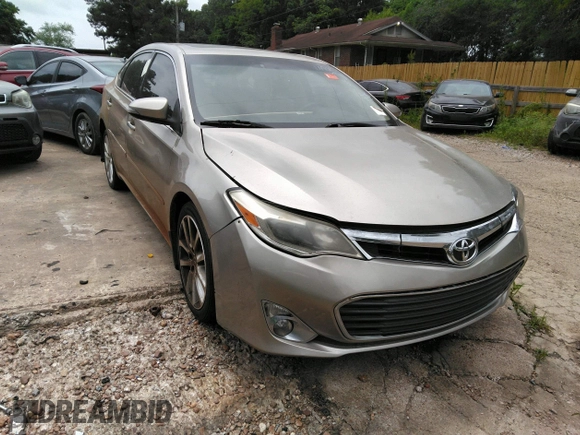 2013 Toyota Avalon XLE z VIN 4T1BK1EB6DU065481, wystawiony jako IAAI lot #42299194 z przebiegiem 220 763 mil mil oraz . Historia ofert i sprzedaży dostępna na DreamBid. Obrazek 1.